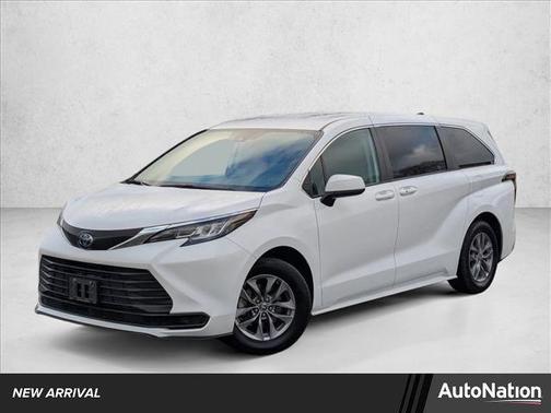 2023 Toyota Sienna LE