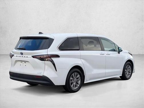 2023 Toyota Sienna LE