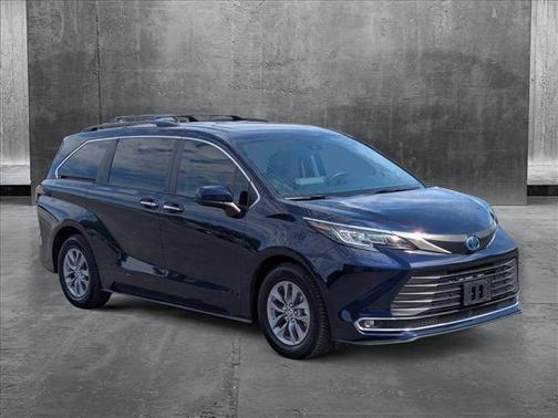 2022 Toyota Sienna XLE 7 Passenger