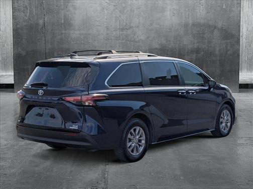 2022 Toyota Sienna XLE 7 Passenger