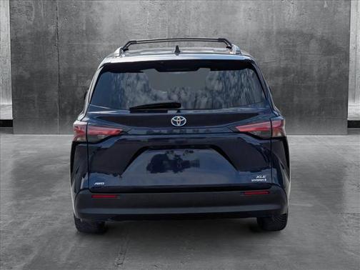 2022 Toyota Sienna XLE 7 Passenger
