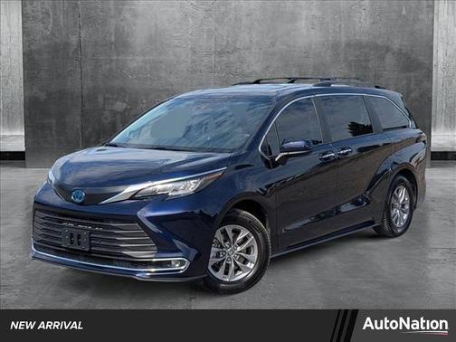 2022 Toyota Sienna XLE 7 Passenger