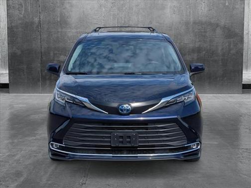 2022 Toyota Sienna XLE 7 Passenger
