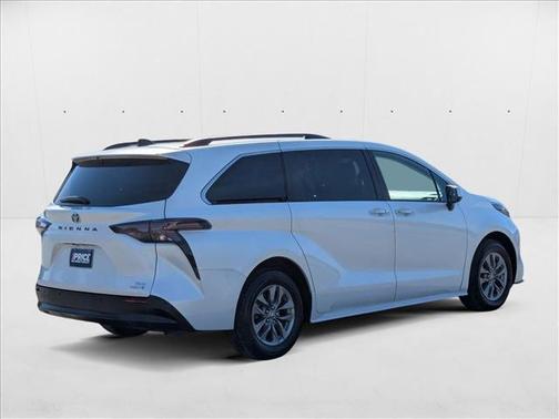 2023 Toyota Sienna XLE 8 Passenger