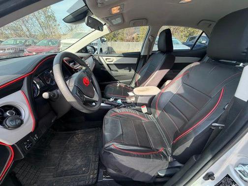 Classic Silver Metallic 2017 Toyota Corolla LE