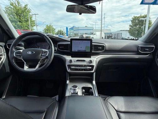 Agate Black Metallic 2022 Ford Explorer XLT