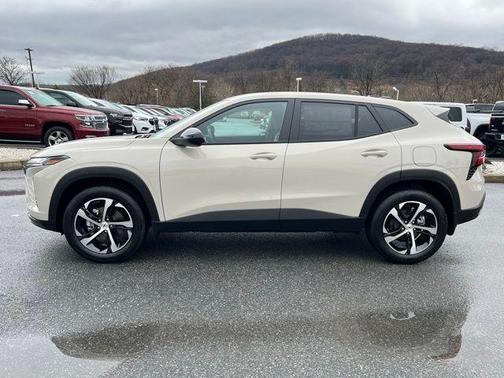 White Sands 2026 Chevrolet Trax FWD 1RS