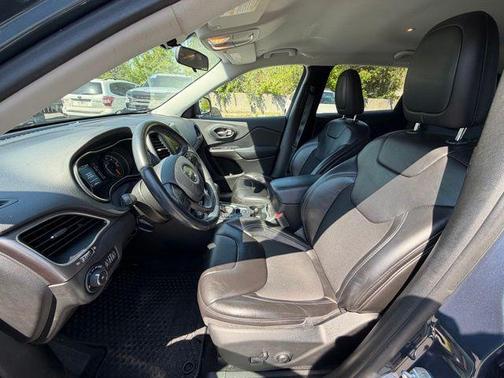 Blue Shade Pearlcoat 2019 Jeep Cherokee Latitude Plus