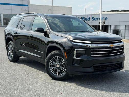 Mosaic Black Metallic 2026 Chevrolet Traverse LT