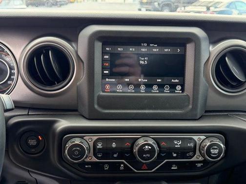 Granite Crystal Metallic Clearcoat 2023 Jeep Wrangler Willys