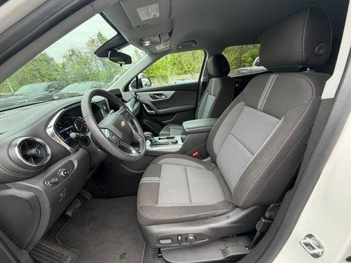 Iridescent Pearl Tricoat 2023 Chevrolet Blazer 2LT