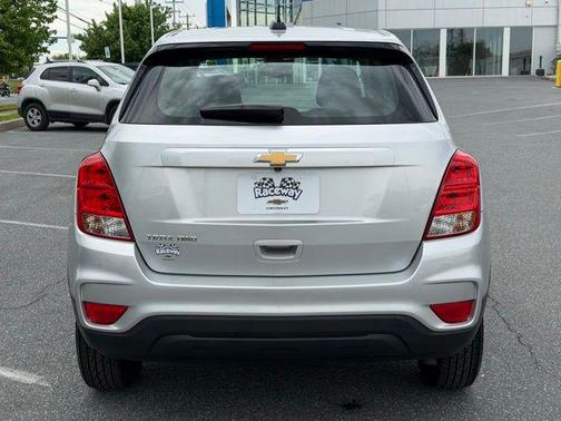 Silver Ice Metallic 2017 Chevrolet Trax LS