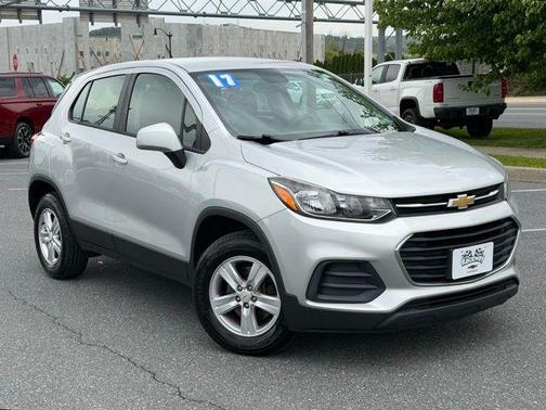 Silver Ice Metallic 2017 Chevrolet Trax LS
