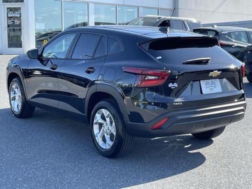 2025 Chevrolet Trax LS