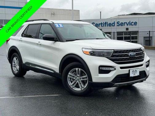 Star White Metallic Tri-Coat 2022 Ford Explorer XLT