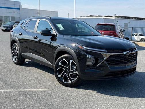 Mosaic Black Metallic 2026 Chevrolet Trax FWD 2RS