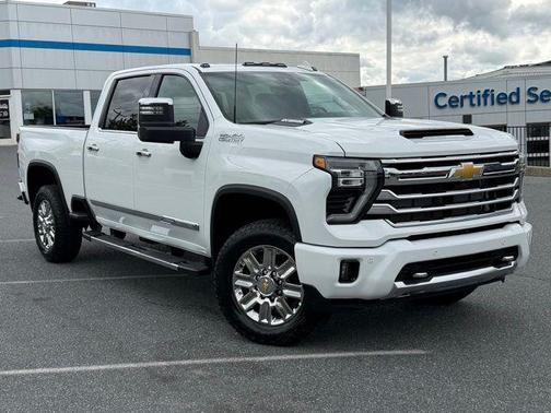 Summit White 2026 Chevrolet Silverado 2500 High Country