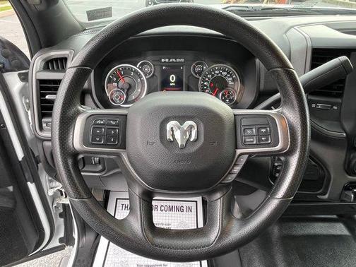 2022 RAM 2500 Tradesman Crew Cab 4x4 6'4' Box