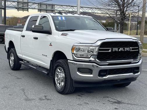 2022 RAM 2500 Tradesman Crew Cab 4x4 6'4' Box