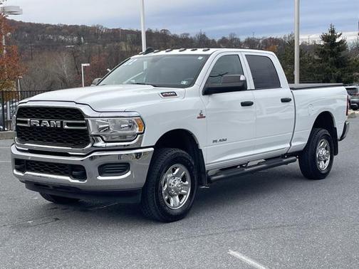2022 RAM 2500 Tradesman Crew Cab 4x4 6'4' Box