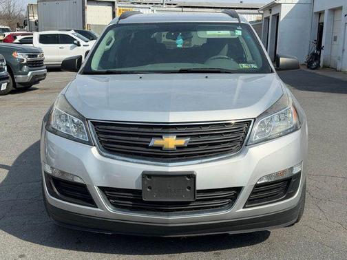 Silver Ice Metallic 2017 Chevrolet Traverse LS