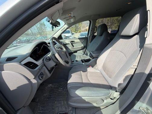 Silver Ice Metallic 2017 Chevrolet Traverse LS