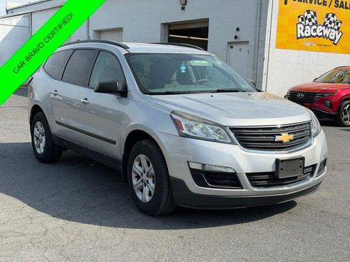 Silver Ice Metallic 2017 Chevrolet Traverse LS