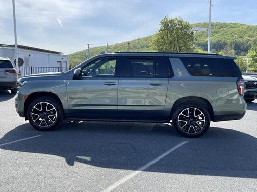 2023 Chevrolet Suburban RST