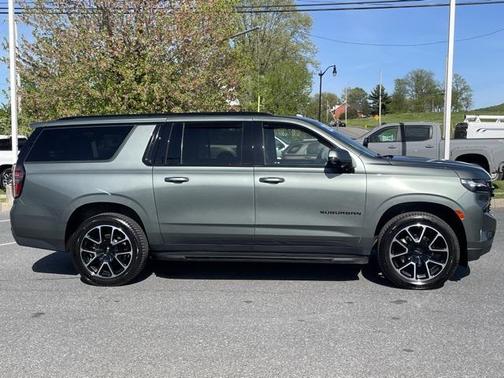 2023 Chevrolet Suburban RST