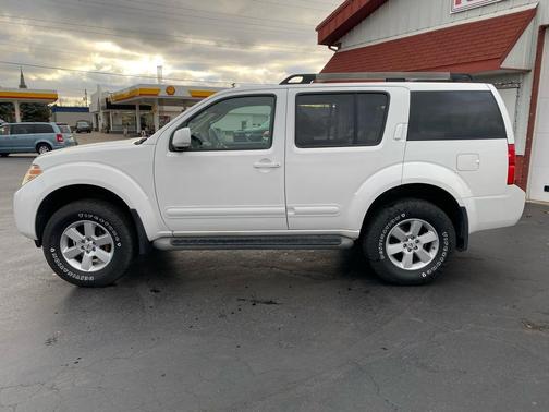 2008 Nissan Pathfinder SE