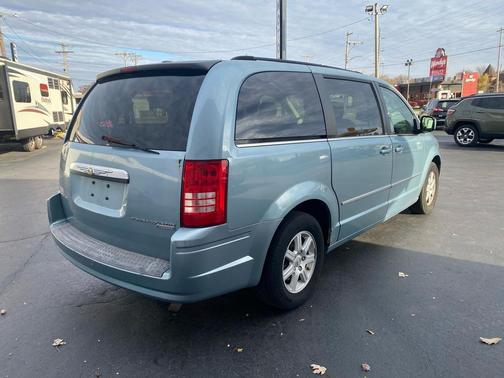 2010 Chrysler Town & Country Touring