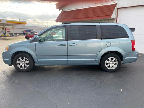 2010 Chrysler Town & Country Touring