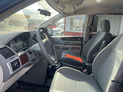 2010 Chrysler Town & Country Touring