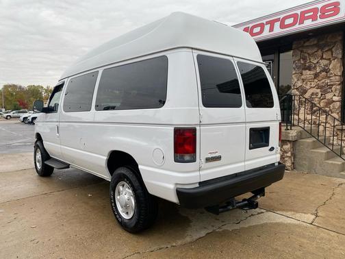 2006 Ford E350 Super Duty Base
