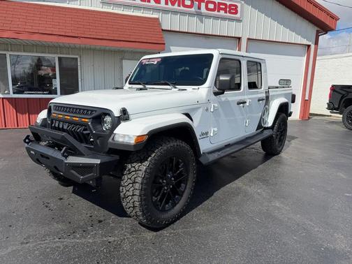 Bright White Clearcoat 2021 Jeep Gladiator Overland