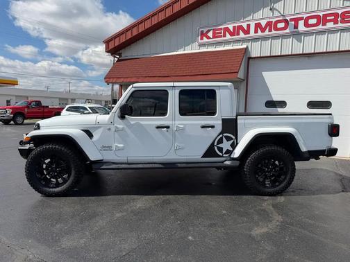 Bright White Clearcoat 2021 Jeep Gladiator Overland