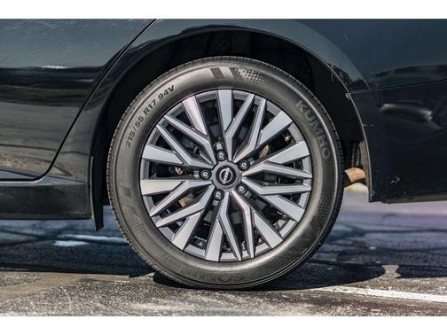 Super Black 2024 Nissan Altima 2.5 SV