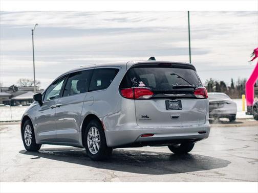 2022 Chrysler Voyager LX