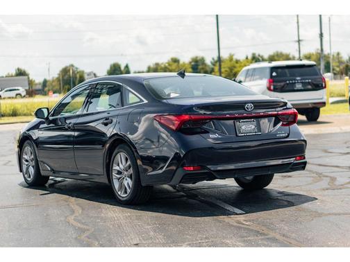 2021 Toyota Avalon Hybrid XLE