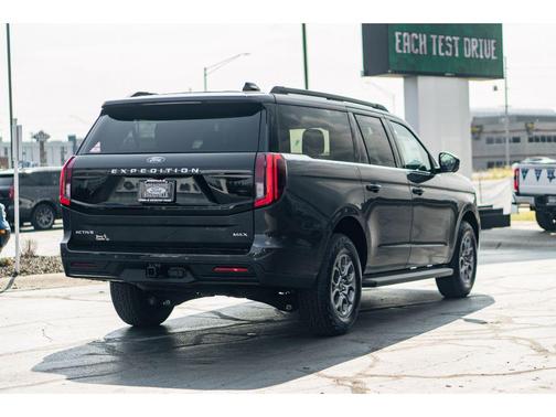 2025 Ford Expedition Max Active 4x4