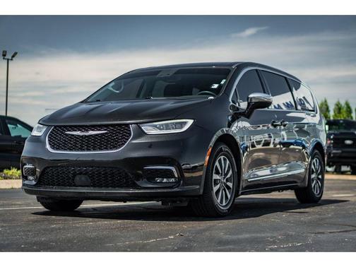 Brilliant Black Crystal Pearlcoat 2023 Chrysler Pacifica Hybrid Limited
