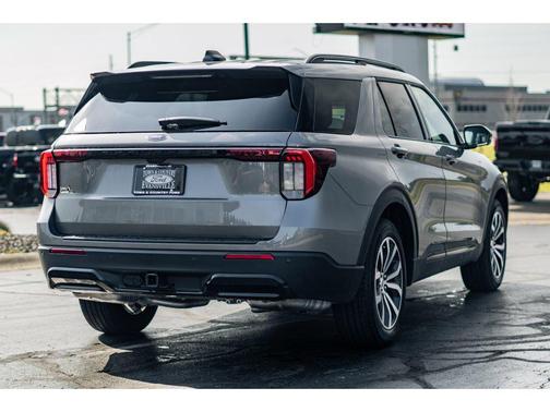 Carbonized Gray Metallic 2026 Ford Explorer ST-Line