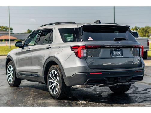 Carbonized Gray Metallic 2026 Ford Explorer ST-Line