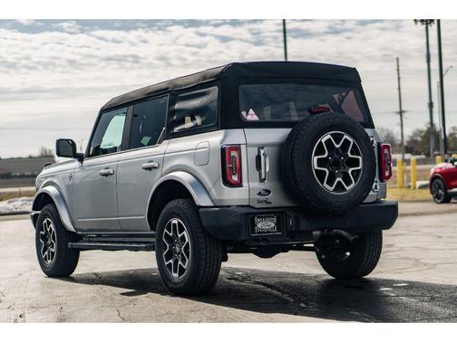 2024 Ford Bronco Outer Banks