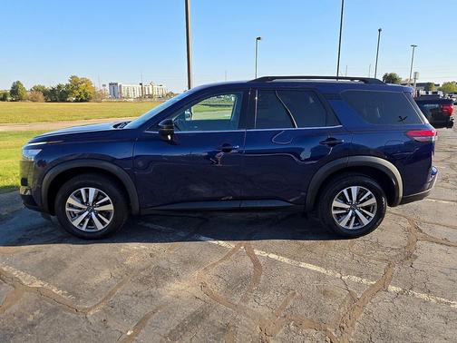 Deep Ocean Blue Pearl 2026 Nissan Pathfinder SL