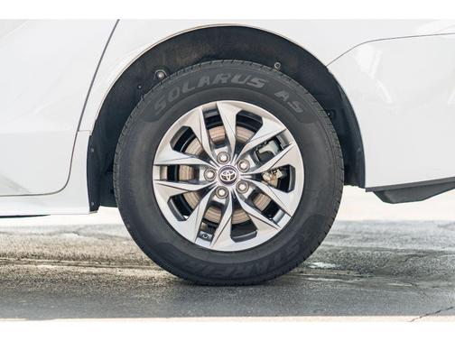 2023 Toyota Sienna LE