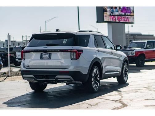 2025 Ford Explorer Platinum