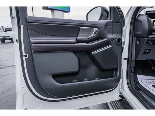 Star White Metallic Tri-Coat 2026 Ford Expedition Max Platinum