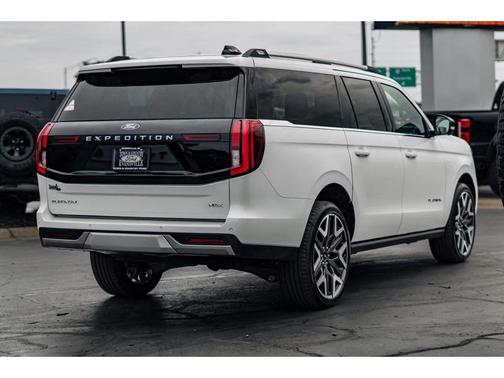 Star White Metallic Tri-Coat 2026 Ford Expedition Max Platinum