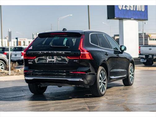 2023 Volvo XC60 B5 Plus Bright Theme
